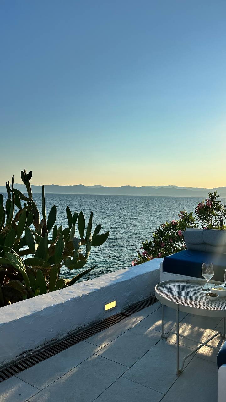 Тераса із закатом